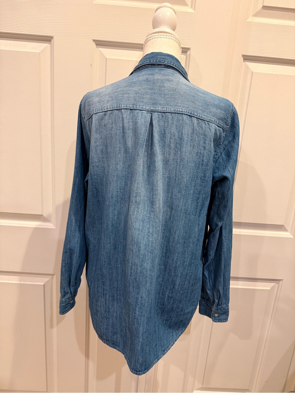 Old Navy The Classic Denim Chambray Shirt Large Oversized - Picture 6 of 8